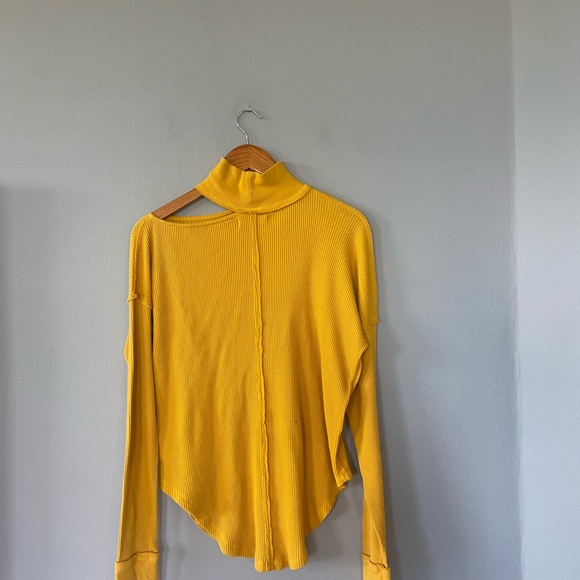 Free People Just For You Cutout Thermal Turtleneck Top in Yellow Size Medium - Picture 7 of 7